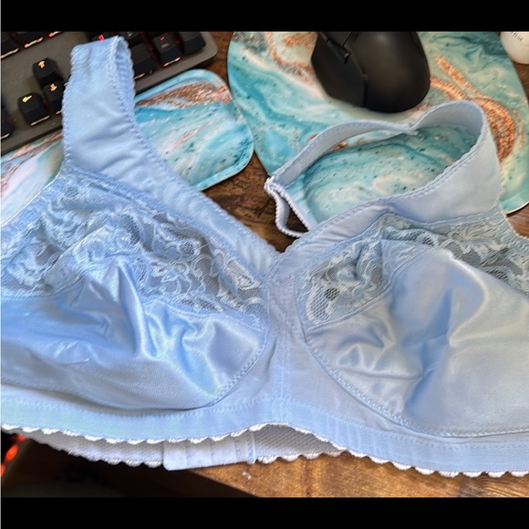 Glamorise MagicLift Light Blue Lace Bra Size 46B - Picture 5 of 8